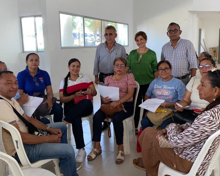 Docentes y Directivos de la Institución Educativa Millán Vargas, de Sampués, Sucre,
en actividad de Formación Pedagógica, ofrecida por la Directora General de
CENPPED, Marlen Montes Castro, como apoyo a la Semana Institucional. Junio 19
de 2025.