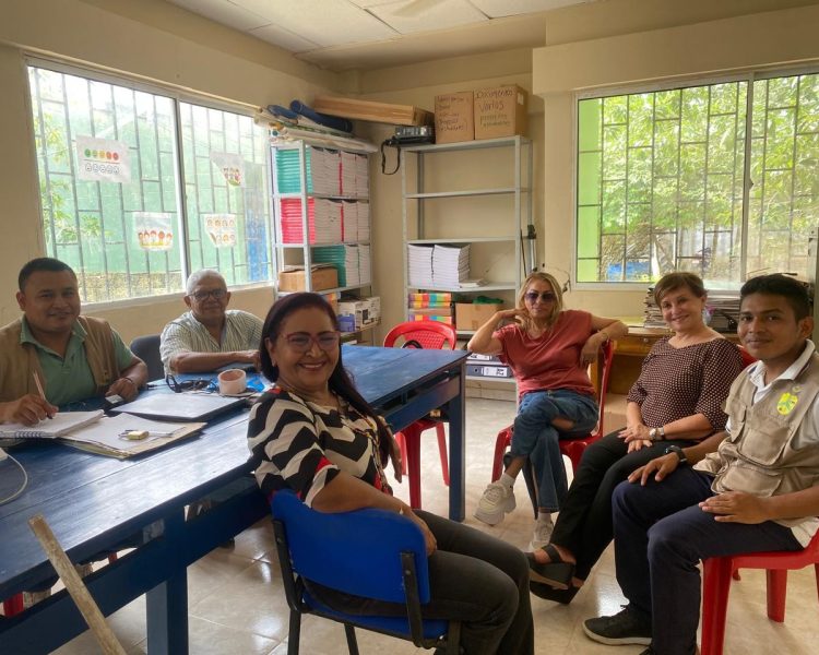 Encuentro de la directora general de CENPPED, Marlen Montes Castro y la
subdirectora, María Elena Rivas Arenas, con el grupo de Investigación de la
Institución Educativa Técnico Agropecuario de Escobar arriba, de Sampués, Sucre,
a fin de concertar acciones para la sistematización de experiencia y la recuperación
de la Memoria Histórica, con el apoyo de CENPPED. Septiembre 16 de 2025.
