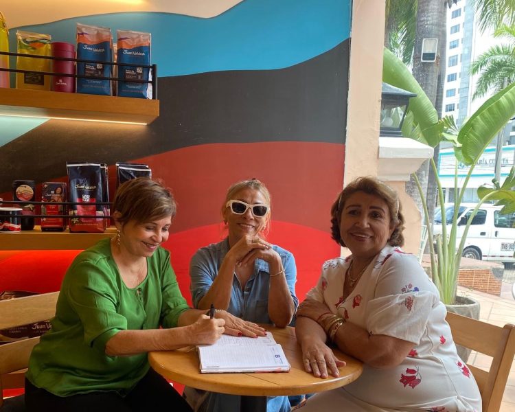 Encuentro de la Directora General de CENPPED, Marlen Montes Castro y la
Subdirectora María Elena Rivas Arenas, con Cecilia Arrieta Benítez, directora de la
Fundación “Mujer Familia y Juventud”, a fin de concretar acciones conjuntas. 18 de
Septiembre de 2025.