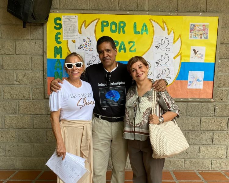 Visita de la Directora General de CENPPED, Marlen Montes Castro y la Subdirectora
María Elena Rivas Arenas, a las Institución Educativas, en Cartagena, Bolívar, a fin
de recoger información, de los Semilleros de Investigación de Estudiantes, dirigido
por 22 Dr. Gilberto Romero Sierra. 19 de Septiembre de 2025.