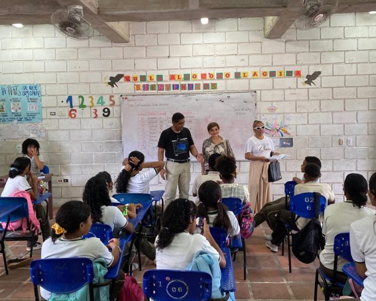 Visita de la Directora General de CENPPED, Marlen Montes Castro y la Subdirectora
María Elena Rivas Arenas, a las Institución Educativas, en Cartagena, Bolívar, a fin
de recoger información, de los Semilleros de Investigación de Estudiantes, dirigido
por 22 Dr. Gilberto Romero Sierra. 19 de Septiembre de 2025.