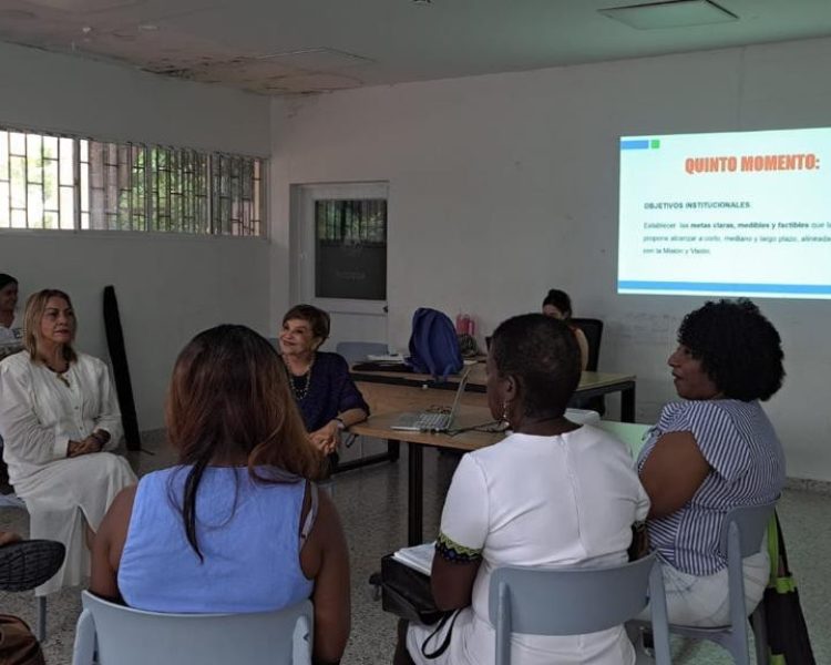 Conversatorio Dirigido por la Directora General de CENPPED, Marlen Montes Castro
y la Subdirectora María Elena Rivas Arenas, con Directivos y docentes adscritos a la
Secretaría de Educación de Cartagena. 9 de Octubre de 2025