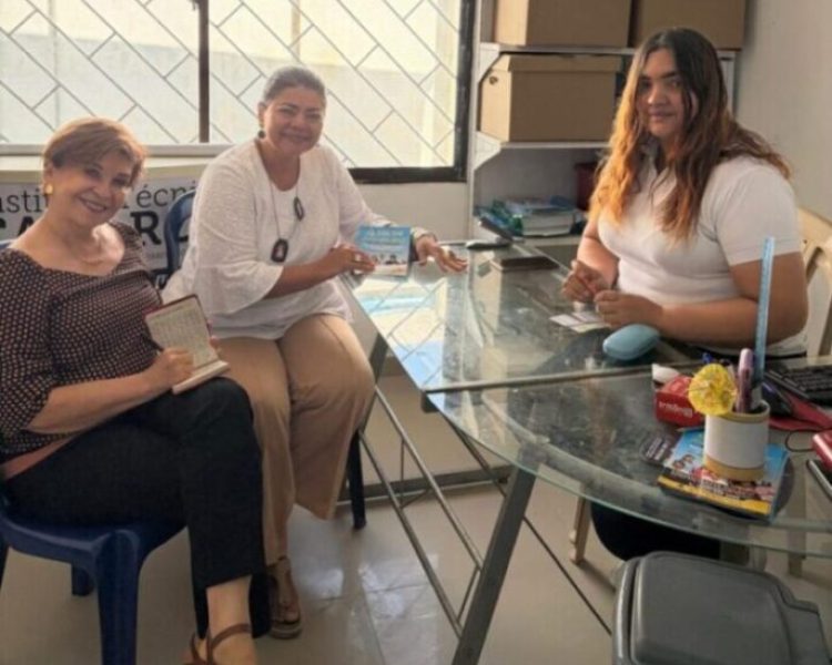 Visita a la Coordinadora del Instituto Técnico Carl Ros, de Arjona, de la Directora
General de CENPPED, Marlen Montes Castro, en compañía de Claudia Madariaga,
miembro de CIMAS (Alianza), para presentar proyectos y propuestas. 19 de
Noviembre de 2025.
