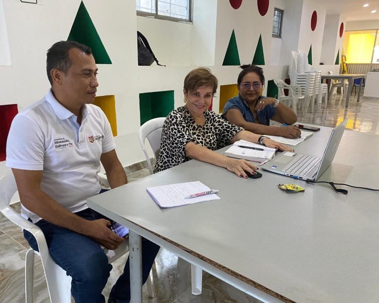 Encuentro con Amaury Martínez Martínez, Profesional de Apoyo de la Secretaría de
Educación de Sampués, Sucre y Ledis Hernández Paternina, docente y líder cultural
en la Zona Indígena Zenú, a fin de consolidar proyecto de Sistematización de
experiencia, investigación, Red Académica y NODO Zenú. 17 de febrero de 2025.